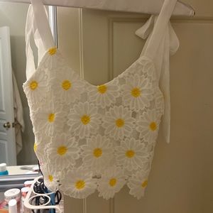 NWOT altar’s state daisy tie top!
